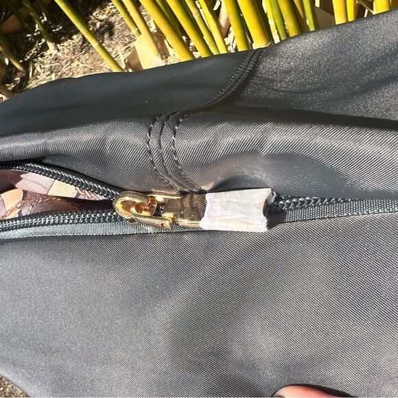 Gray bag 🩶 crossbody, backpack or shoulder bag 🩶 - Picture 5 of 7